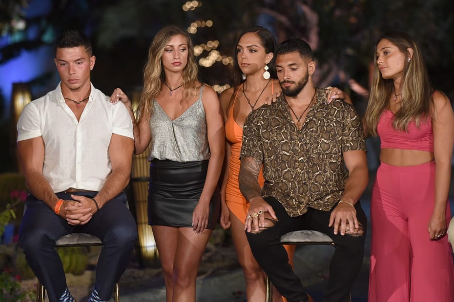 Paradise Hotel Rosanna and Kaitlin with Carlos in elimination