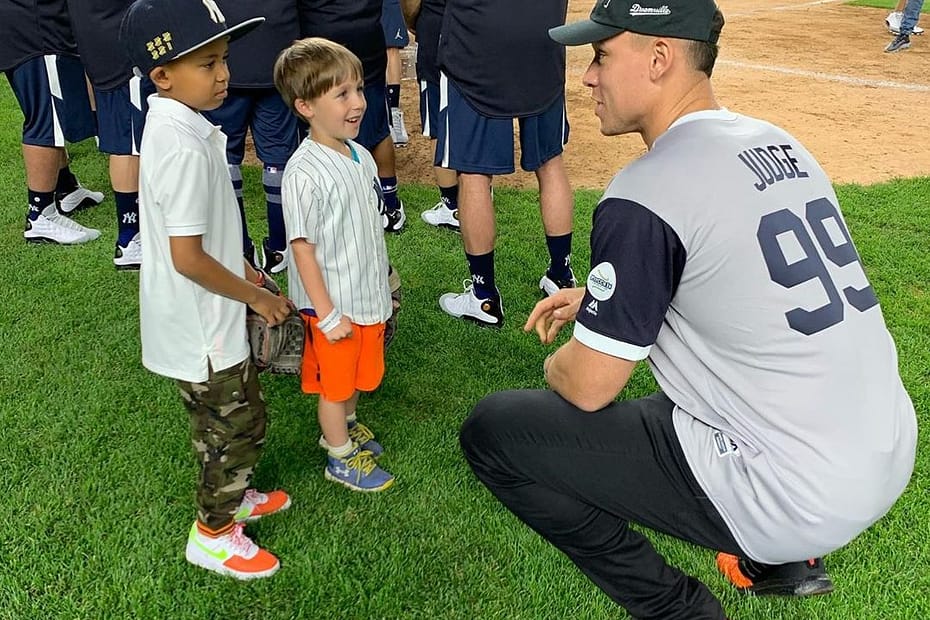 Aaron Judge meets Derek Jeters nephew Jalen