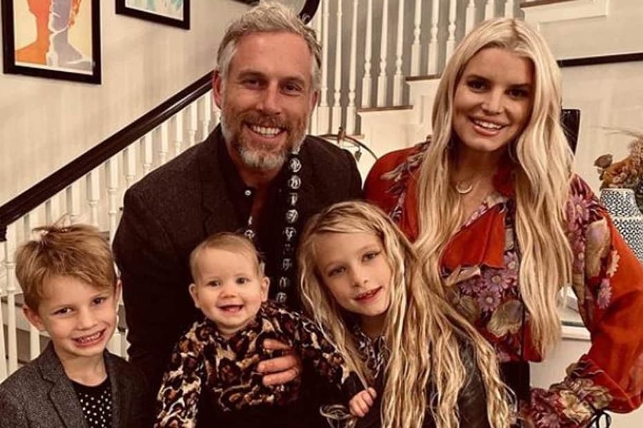 Jessica Simpson with her husband and children