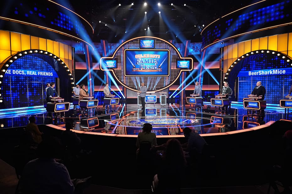 CELEBRITY FAMILY FEUD